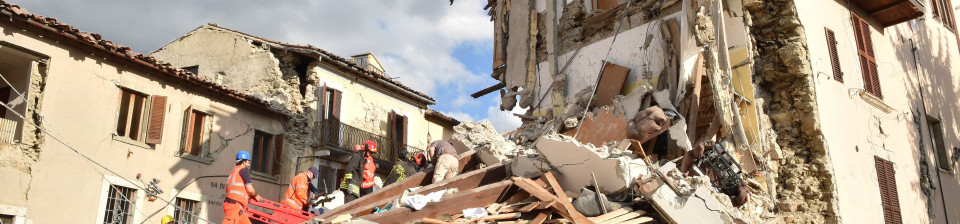 O rasto de destruição deixado pelo sismo em Itália