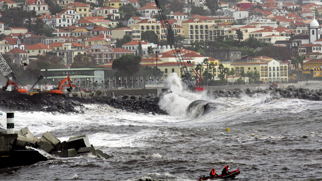 Furacão Leslie já passou pela Madeira e está a caminho do continente