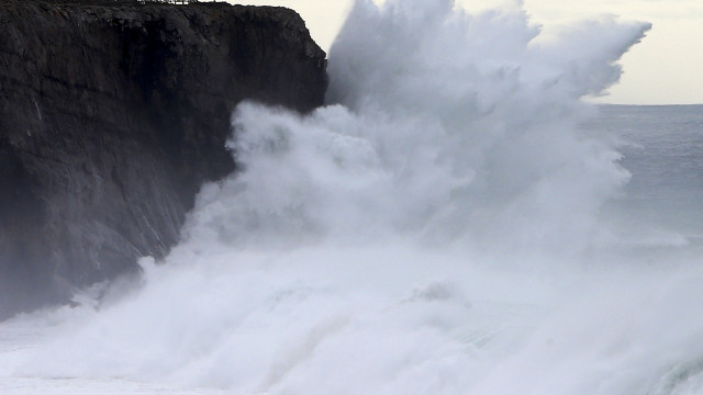 Leslie será tempestade tropical e pode trazer ventos históricos
