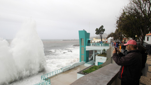 Madeira em "alerta máximo" devido ao furacão Leslie