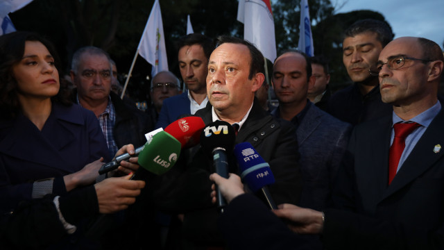 Oficiais dizem que demissão de ministro "não resolve os problemas"