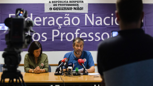 Professores: Sindicatos vão processar ministro. Greve é legal, reiteram