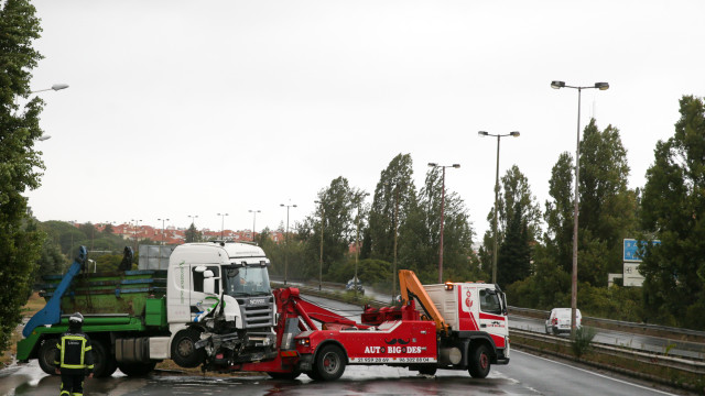 Detido condutor de camião que provocou acidente na Segunda Circular