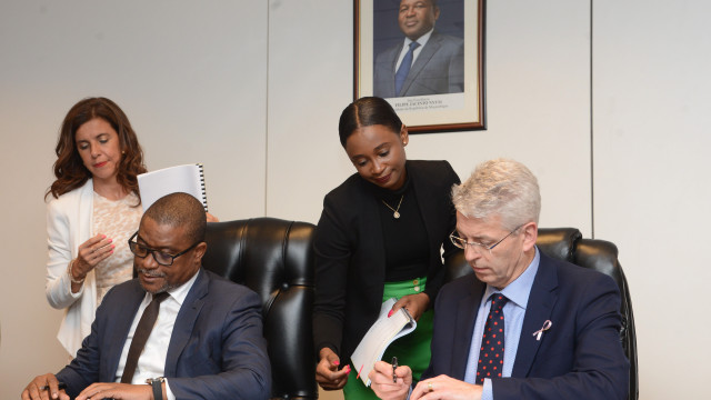 Moçambique espera investimento para pesquisa de gás e petróleo