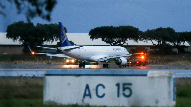 Embraer está a apoiar investigação sobre avião que aterrou de emergência