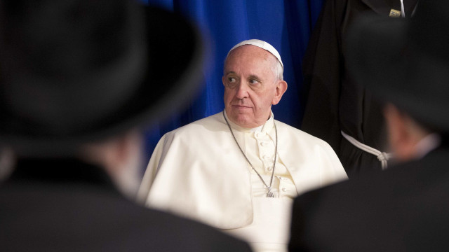 Papa expulsa do sacerdócio bispos chilenos Cox e Ordenes