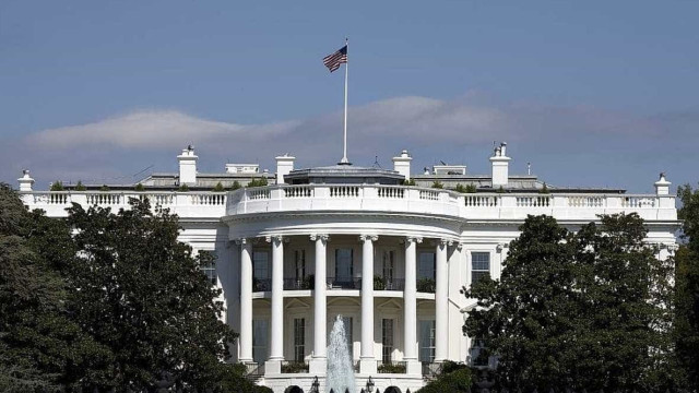 Casa Branca condena "atos desprezíveis" visando casal Clinton e Obama