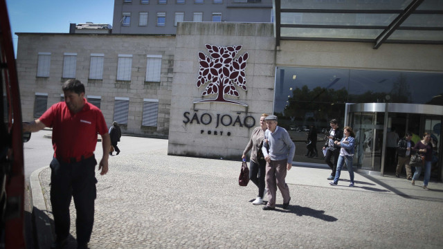 Pais acusam Governo de "mentir" sobre nova ala pediatria no São João