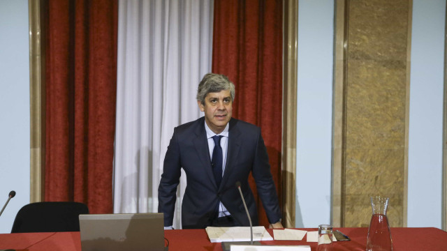 Governo volta a adiar reunião com sindicatos da função pública para sexta