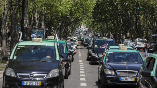 Registo de novos táxis limitado a 10 anos e à cor verde e preta