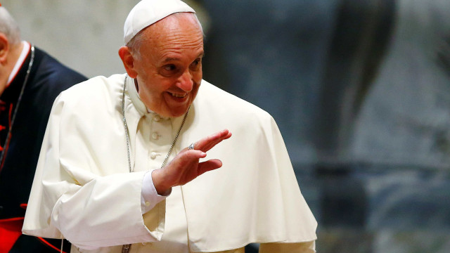 Papa canoniza mártir salvadorenho Oscar Romero e papa Paulo VI