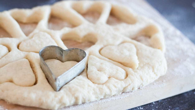 Criança fez biscoitos com cinzas da avó e deu aos colegas de turma
