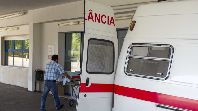 Tripulante de ambulância assaltada durante serviço de emergência