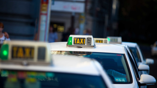 Taxista detido, em Lisboa, por cobrar o dobro a cliente