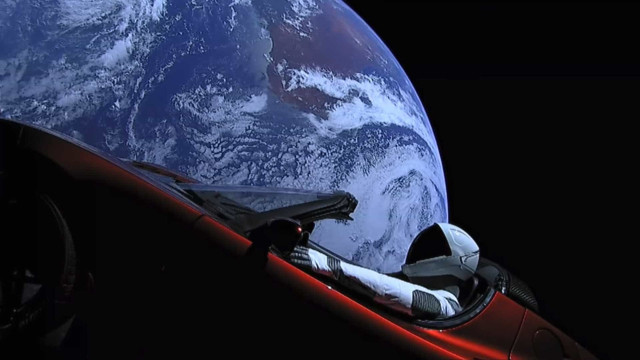 Tesla Roadster continua a sua viagem para lá de Marte