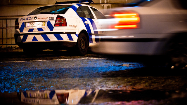 Perseguição policial na A1 faz quatro feridos e condiciona trânsito