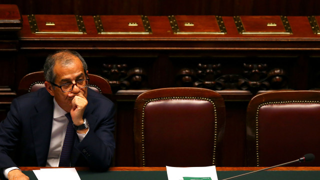 Itália garante controlo do défice e pede flexibilidade a Bruxelas