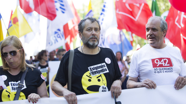 Docentes iniciam greve segunda-feira e acusam escolas de "violarem" norma