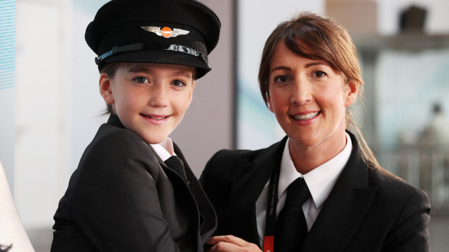 easyJet lança campanha por mais mulheres na indústria de aviação