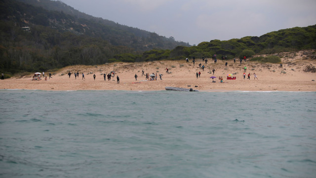 Centenas acorreram a praias marroquinas para apanhar boleia para Espanha