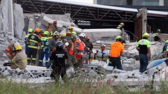 Centro comercial em construção no México abate e faz sete mortos