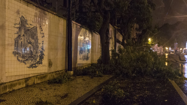 Mais de 100 mil pessoas continuam sem eletricidade