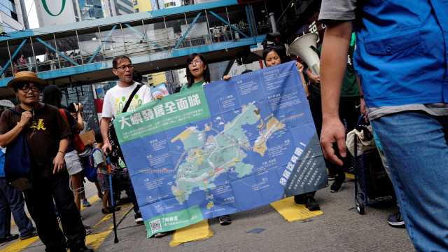 Milhares protestam em Hong Kong contra projeto multimionário em Lantau