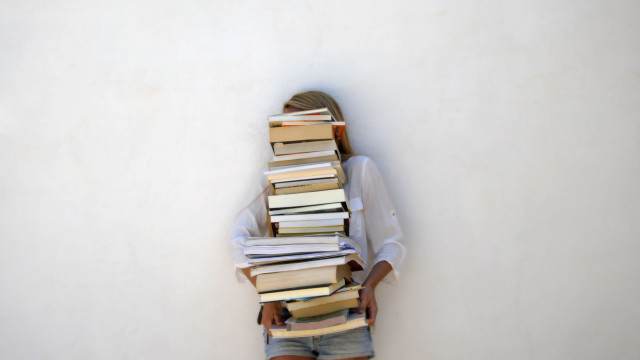 Crescer rodeado de livros faz bem à saúde. A ciência confirma