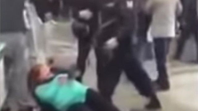 Grávida acusada de roubo pontapeada por polícia na Rússia