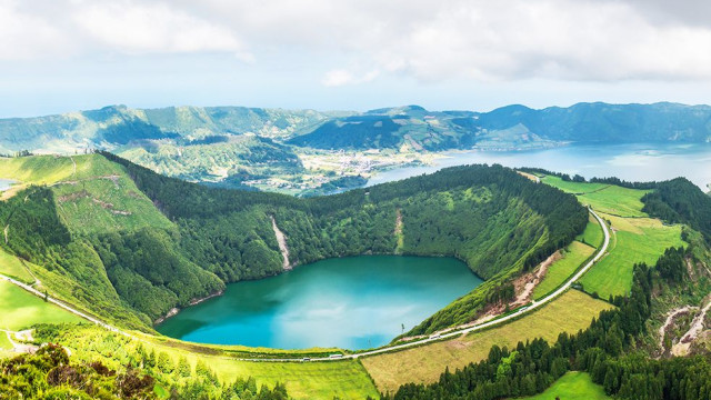 Ponta Delgada já aqui ao lado.