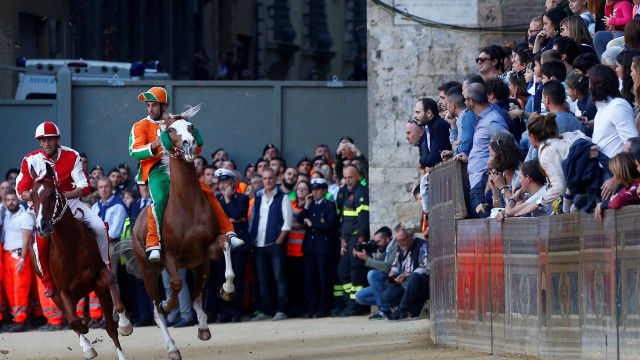 Palio di Siena, provavelmente a mais louca corrida de cavalos do mundo
