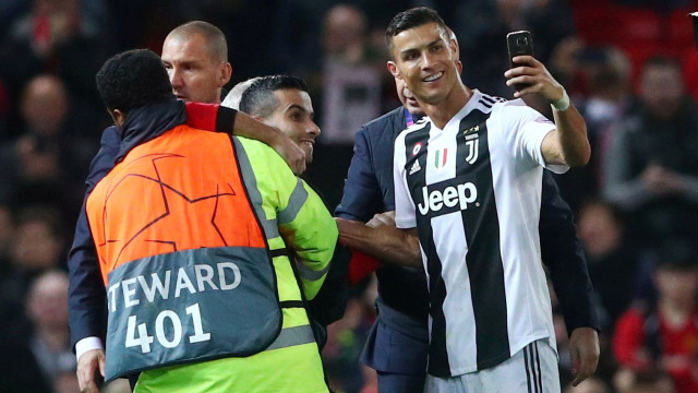 Segundo invasor de Old Trafford conseguiu tirar selfie com Ronaldo