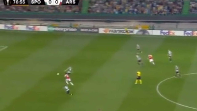 Falha defensiva de Coates 'oferece' primeiro golo do jogo a Wellbeck