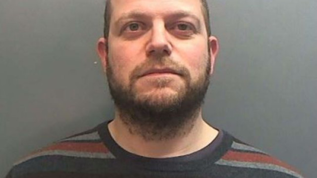 Homem que escreveu 'Guia para Pedófilos' é preso e culpa a família