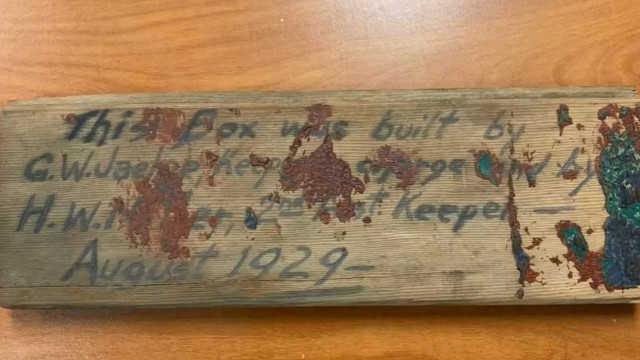 Califórnia: Construtores encontram 'cápsula do tempo' em parede de farol