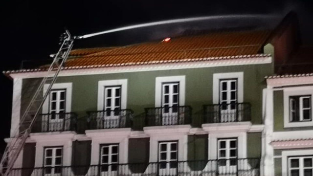 Agente da PSP em patrulha deu alerta para fogo em hotel de Lisboa
