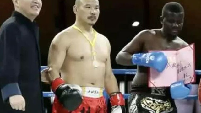 O combate de boxe com um campeão africano, que afinal era só um estudante