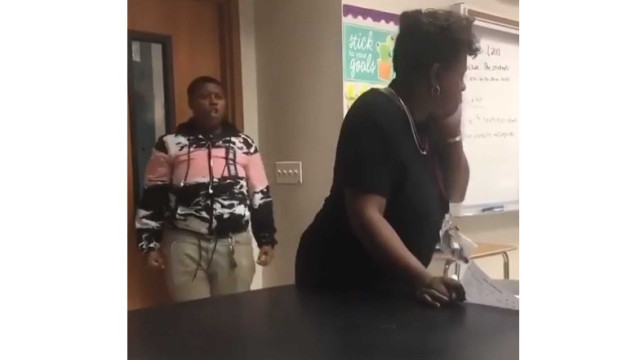 Aluna perde a cabeça e dá murro em professora