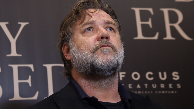 Russell Crowe surge irreconhecível para nova personagem