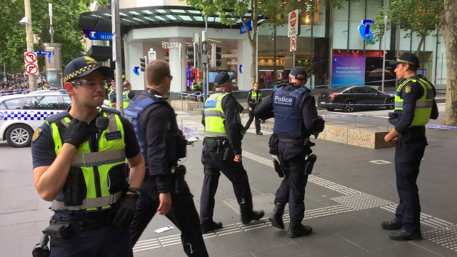 Esfaqueamento em Melbourne tratado por autoridades como terrorismo