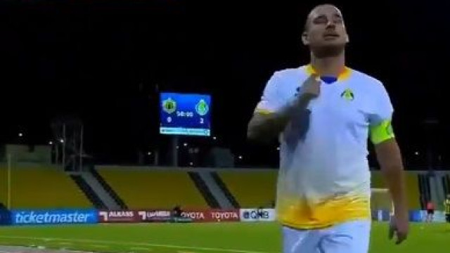 Sneijder é expulso, diz que não joga mais no Qatar mas arrepende-se