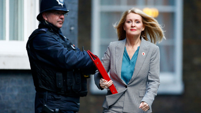 Ministra do Trabalho e das Pensões britânica também apresenta a demissão