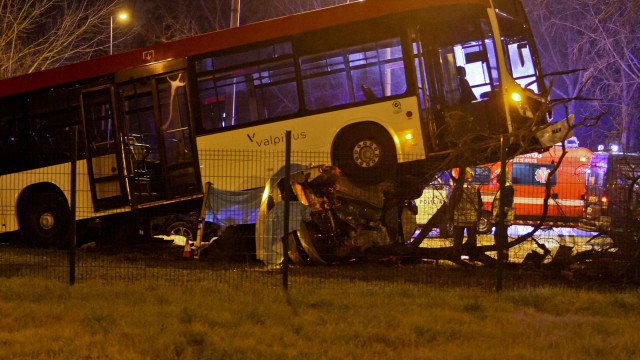 O violento acidente de Matosinhos em imagens. Há dois mortos confirmados