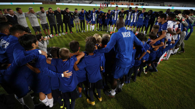 Roda do FC Porto foi especial... por culpa destes dragões de palmo e meio