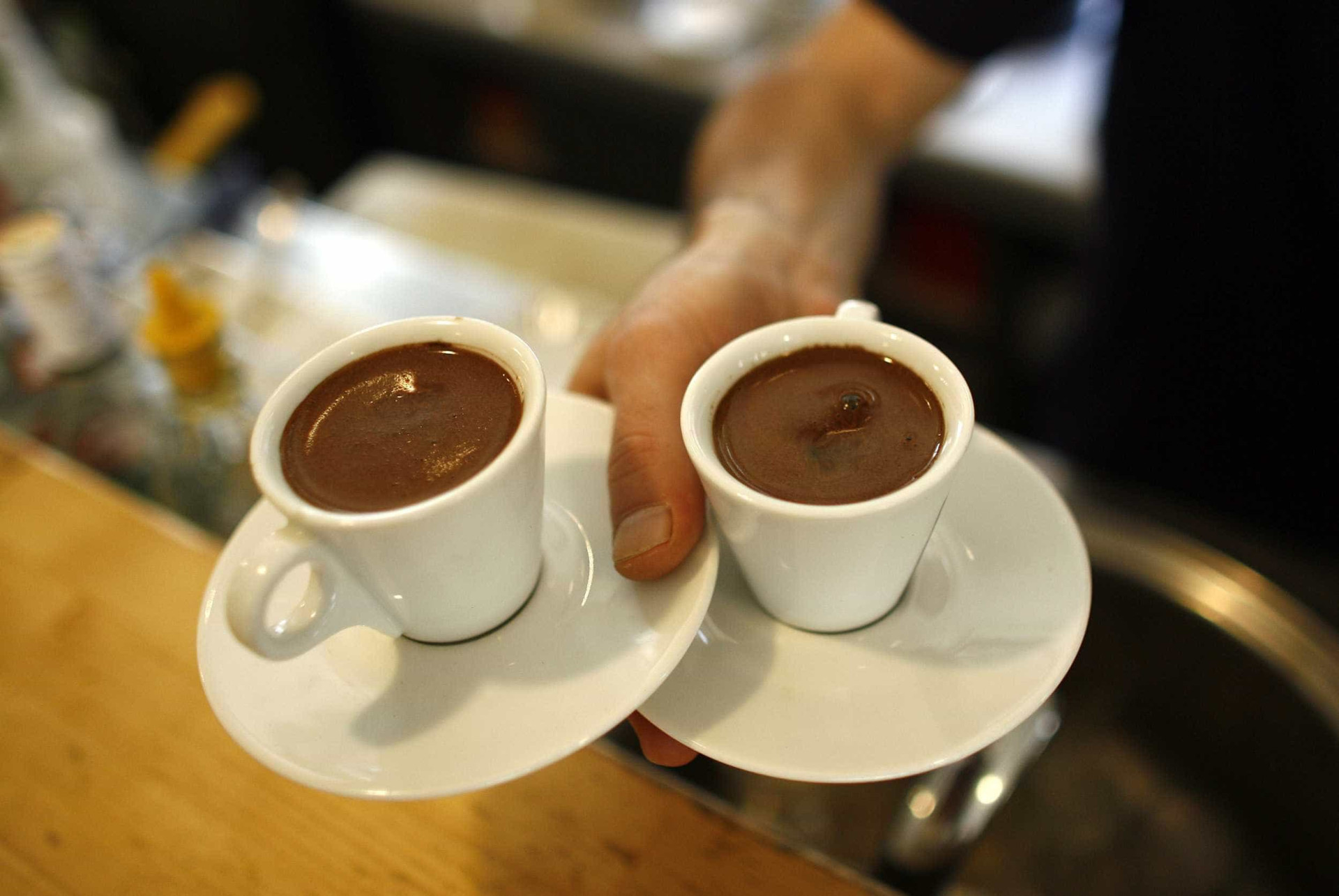 Há alimentos que desidratam o corpo. Conheça-os (e evite-os)