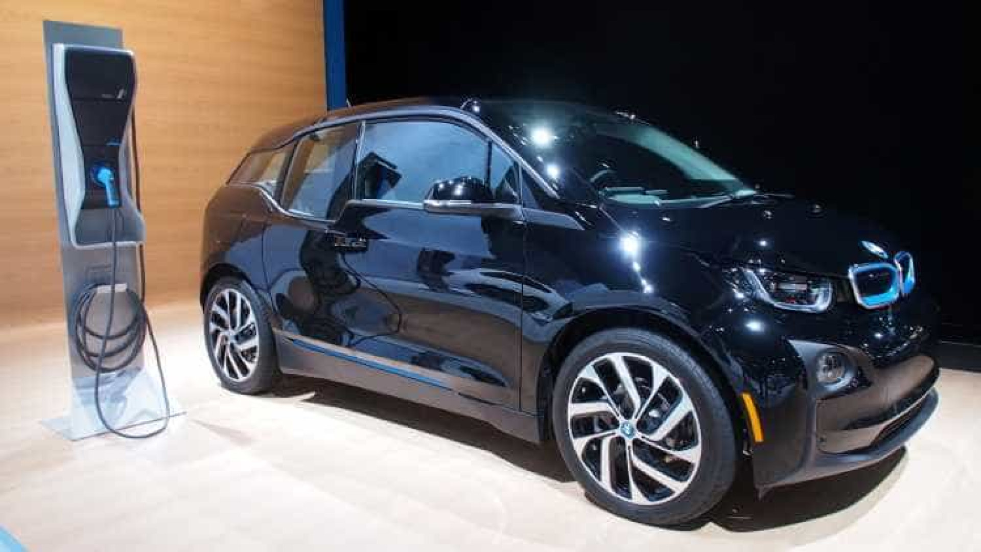 Está a pensar comprar um carro elétrico? Estes são os mais vendidos cá
