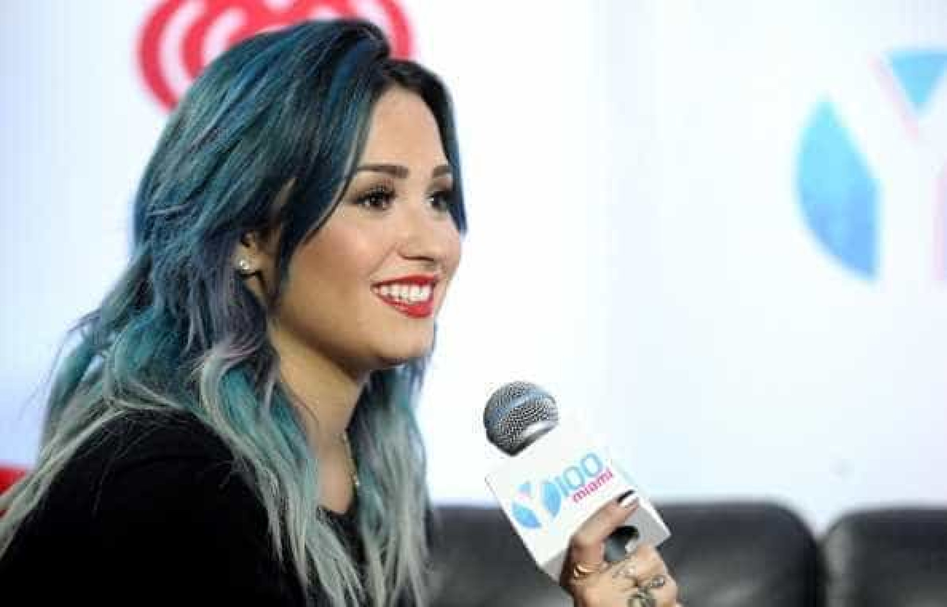 Loira mais uma vez. Os penteados de Demi Lovato
