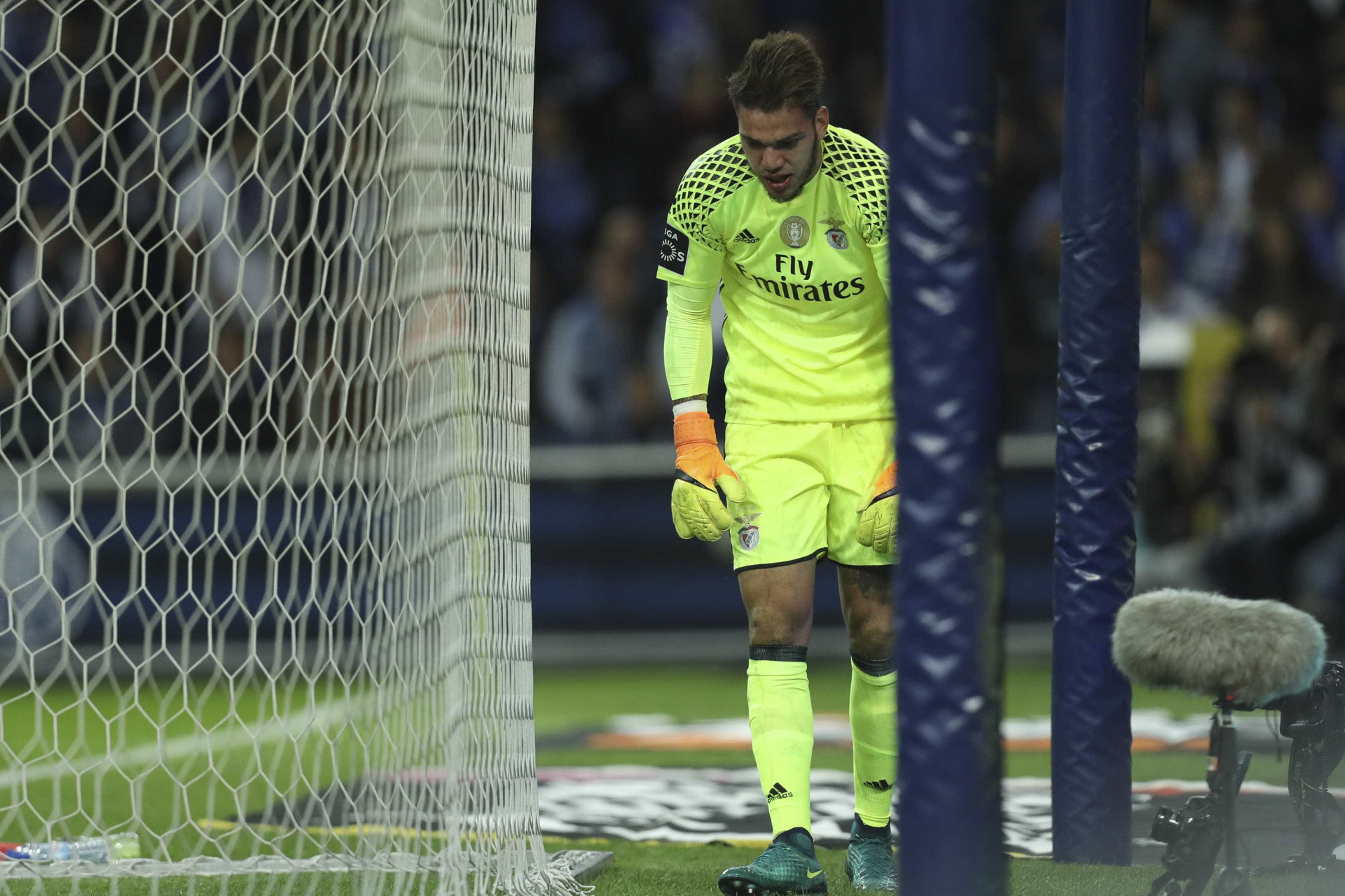 Patrício-Ederson: Experiência vs juventude num dérbi de guarda-redes