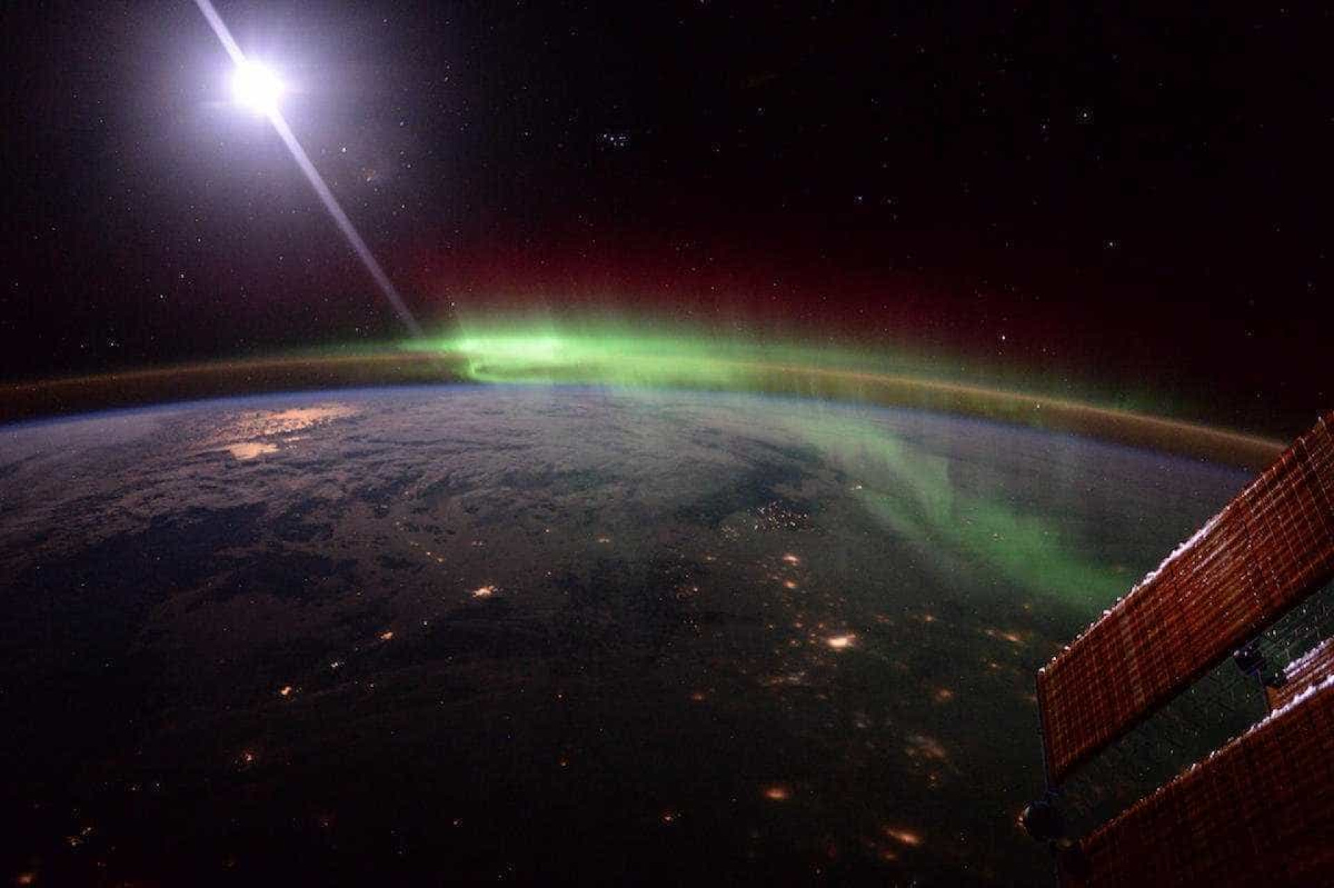 Astronauta reúne melhores imagens da Terra em livro