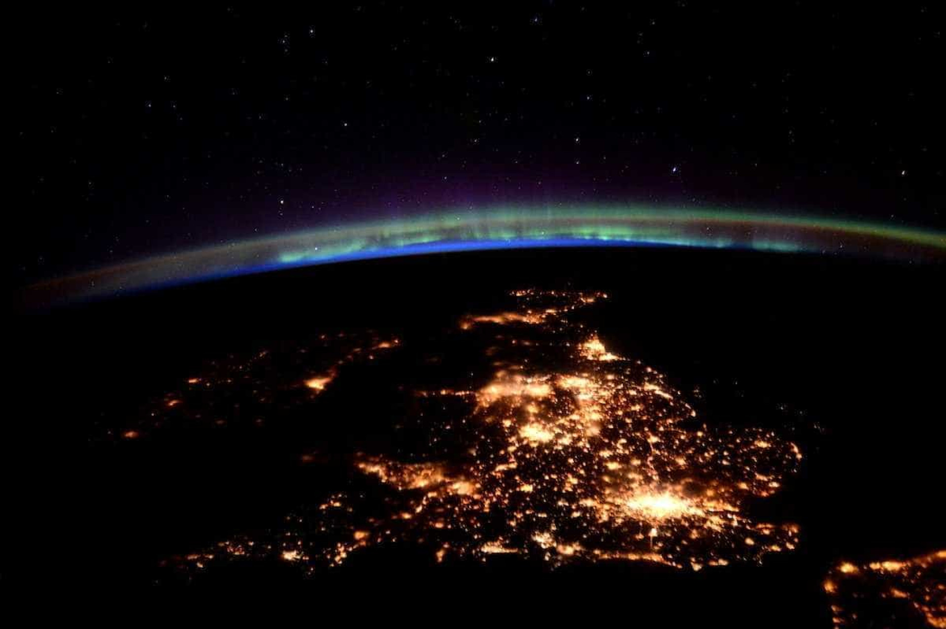 Astronauta reúne melhores imagens da Terra em livro